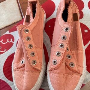 🍑 Blowfish Sneakers 🍑